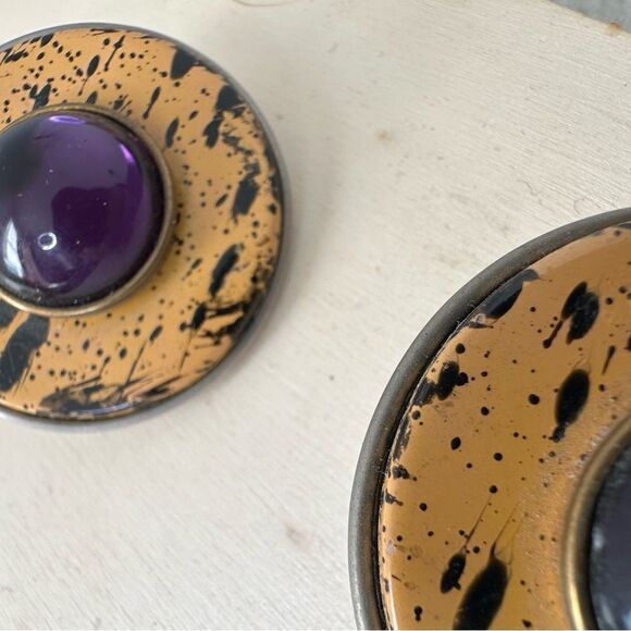 Vintage 80s Faux Cork And Purple Accent Clip Earrings - Picture 3 of 4